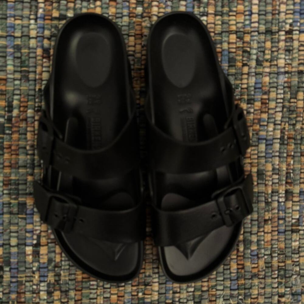 NEW Birkenstock EVA Arizona Essentials Sandal in Black Size 8/8.5 (39 EU) - Picture 2 of 4